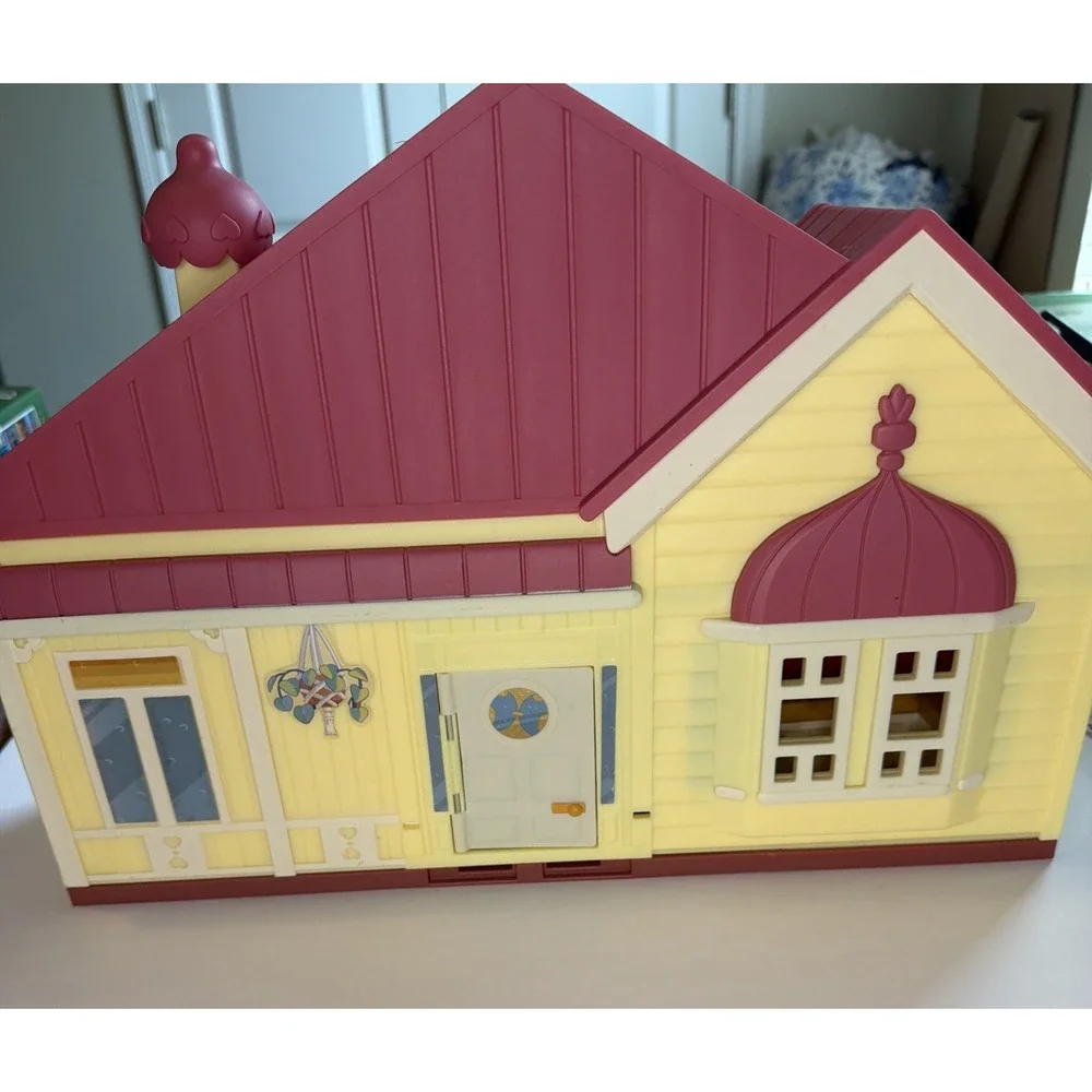 Bluey Family Home Playset with BBQ Bandit Figure and Furniture 13073